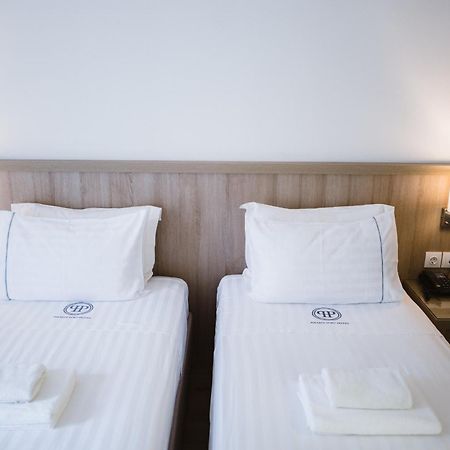 Piraeus Port Hotel Ruang foto